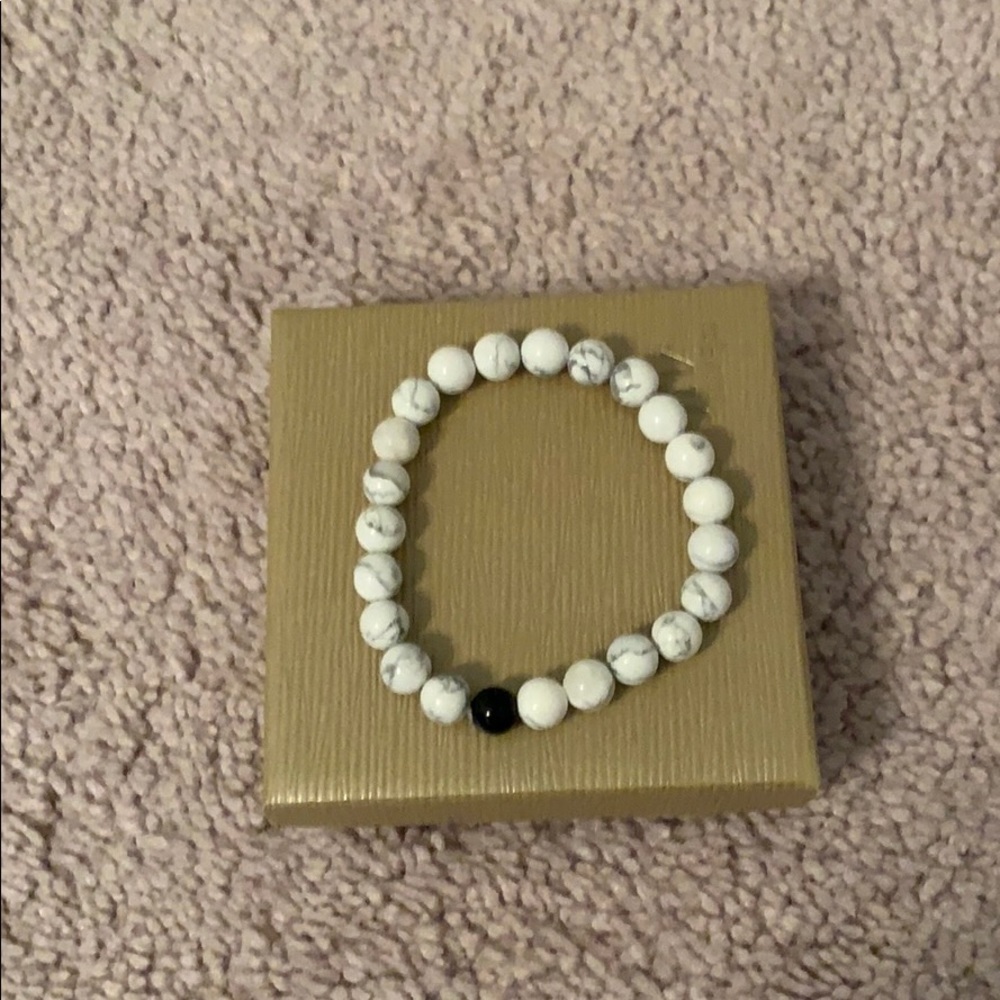 ⚫️⚪️ Beaded Bracelet ⚪️⚫️